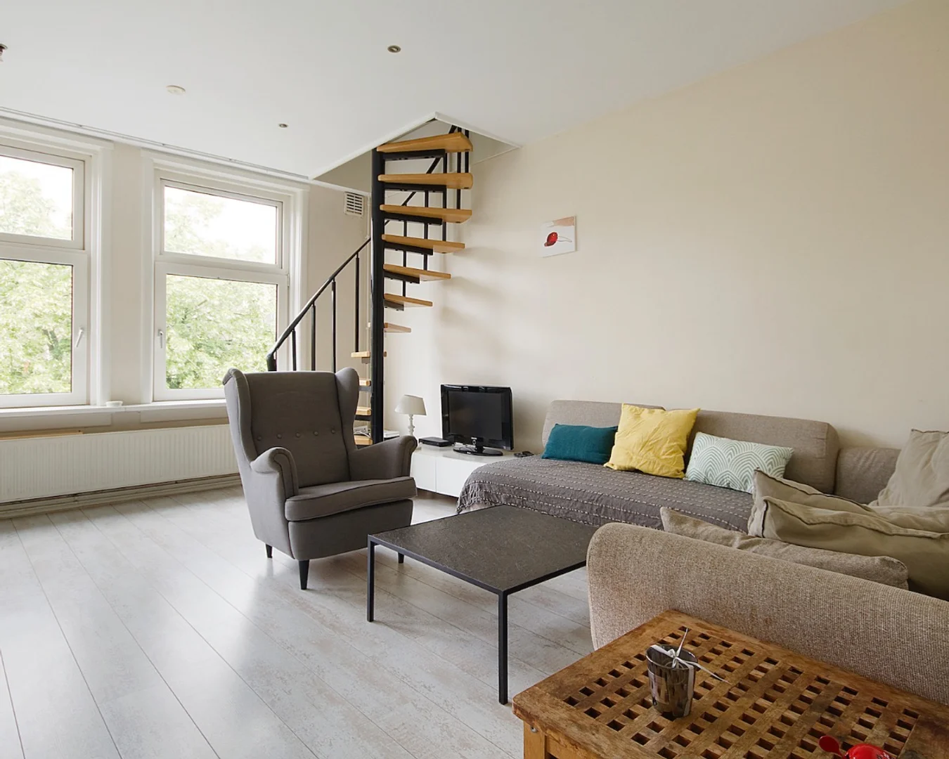 Economical student room with convenient location in 