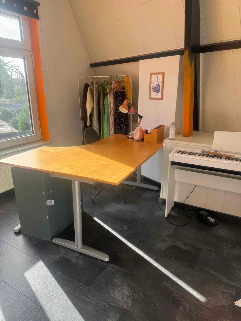 Cozy room for students available in 