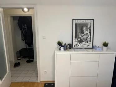 Entire apartment at Alter Teichweg, image 9 of 13