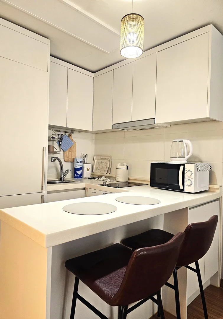 Habitación acogedora para estudiantes disponible en