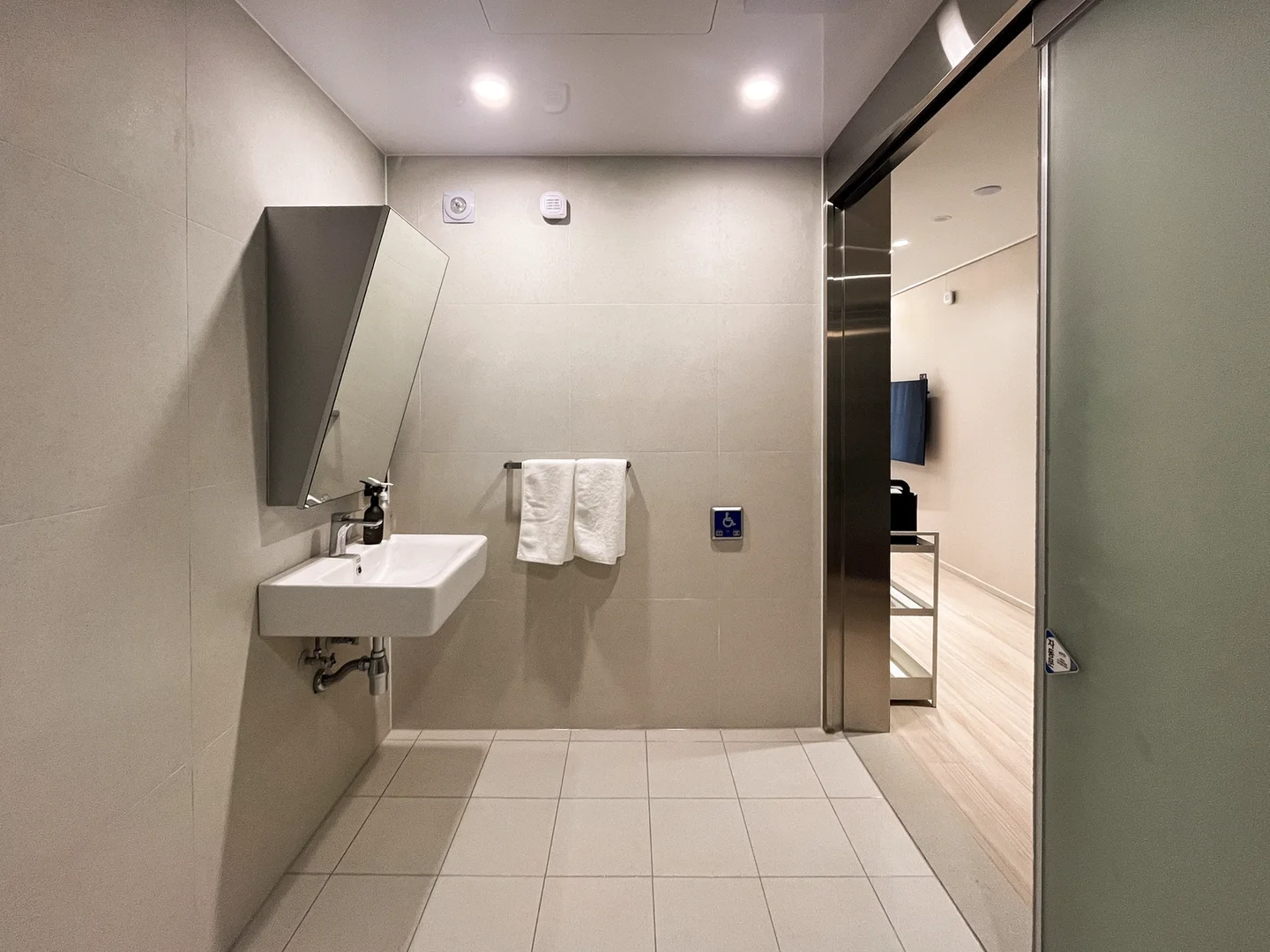 Moderno estudio para estudiantes con todas las comodidades en 