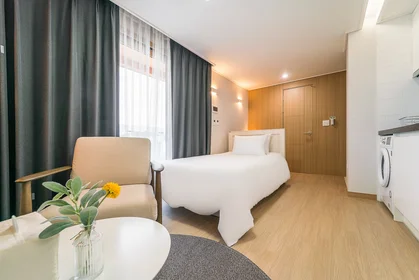 Monolocale in residence in 5 Yeondong 6-gil, Jeju-si, Jeju Special Self-Governing Province, immagine 1 di 7