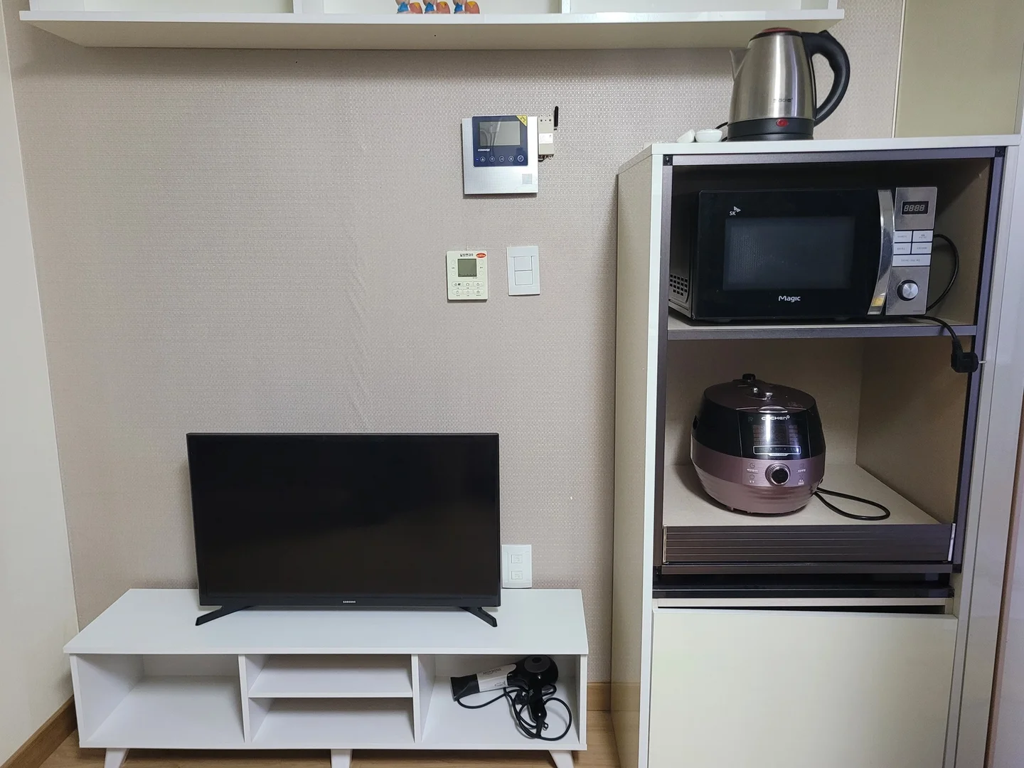 Moderno estudio para estudiantes con todas las comodidades en