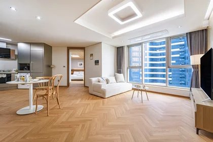 Alojamiento entero en residencia en 160 Chungjang-daero, Dong-gu, Busan, imagen 1 de 8