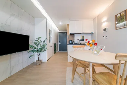 Monolocale in residence in 5 Yeondong 6-gil, Jeju-si, Jeju Special Self-Governing Province, immagine 1 di 9