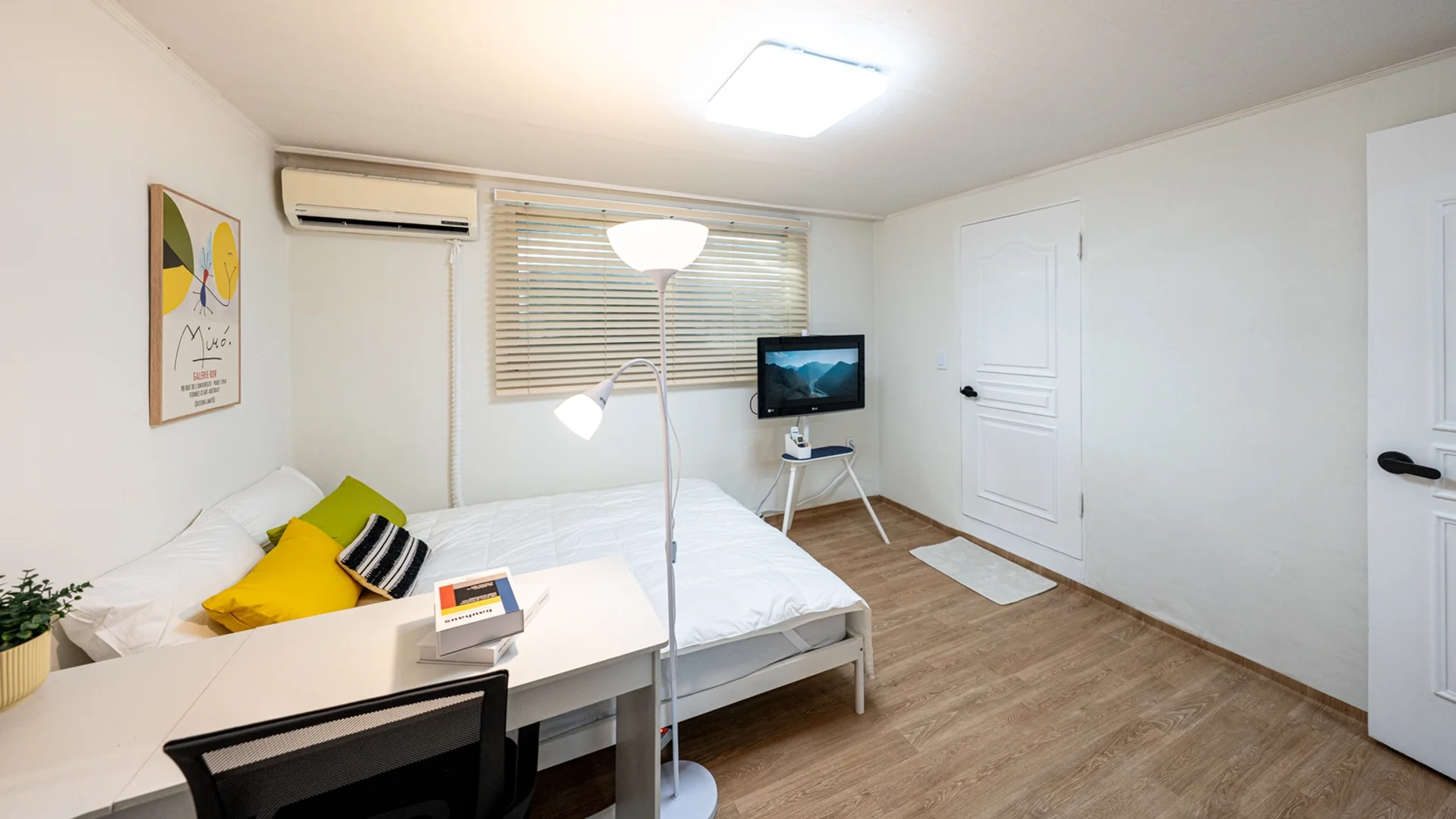 Moderno estudio para estudiantes con todas las comodidades en 