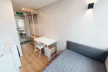 Habitación privada en residencia en 14 Inheon-gil, Gwanak-gu, Seoul, imagen 2 de 7