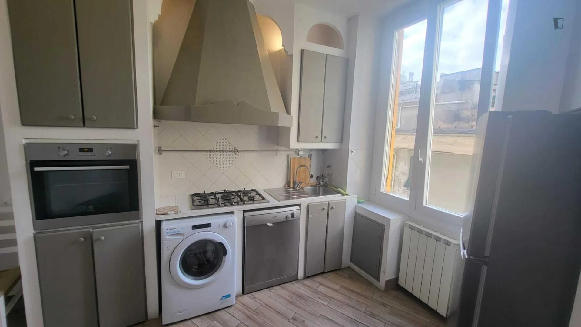 Quarto de estudante económico com localização conveniente em
