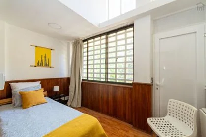 Private room at Campo de Ourique - Rua Almeida e Sousa, R/C Esq., image 14 of 19