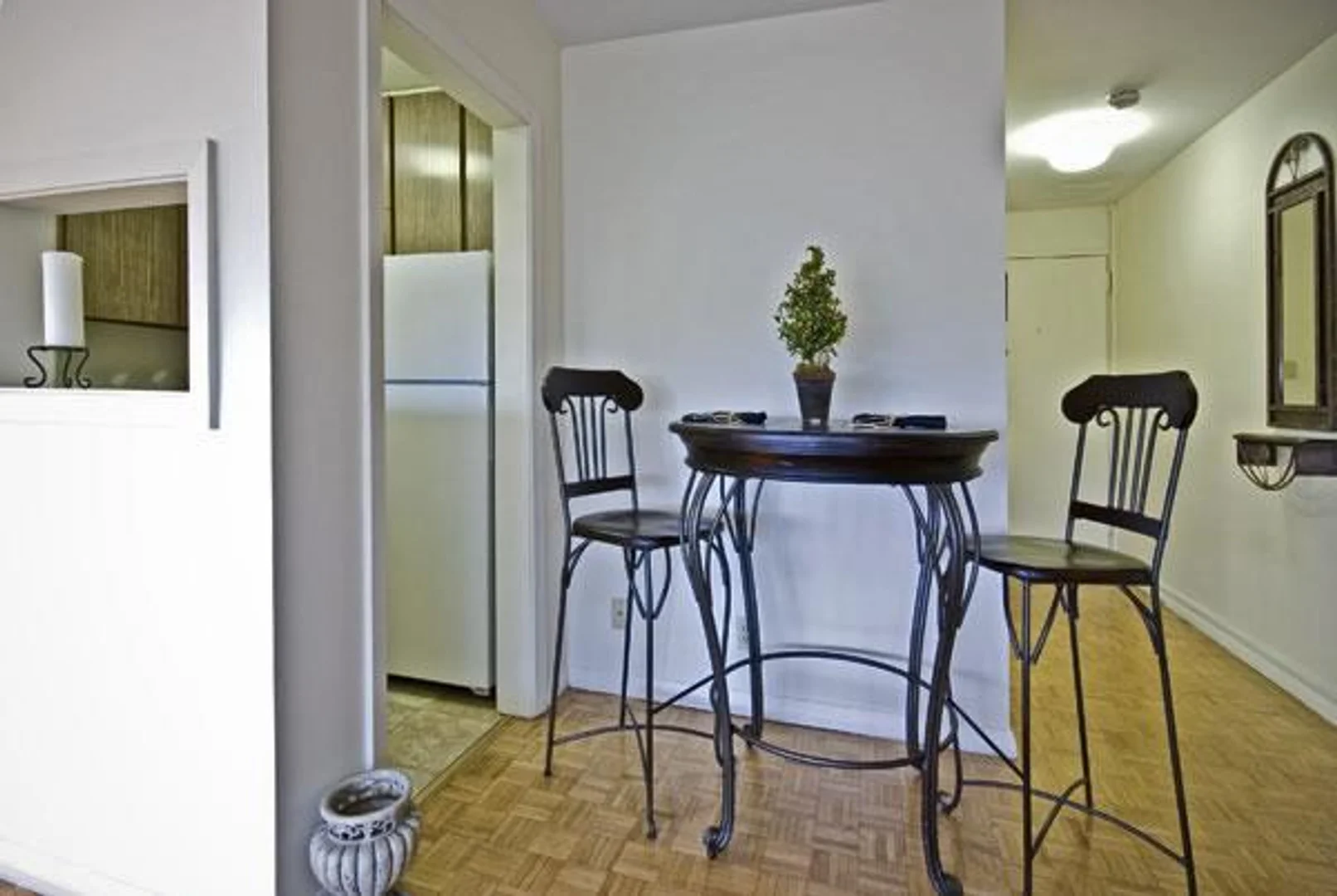  bölgesinde tam olanaklara sahip modern öğrenci stüdyosu