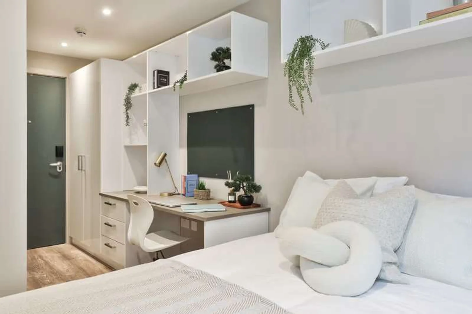 6 Fox St, Birmingham B5 5AD, United Kingdom