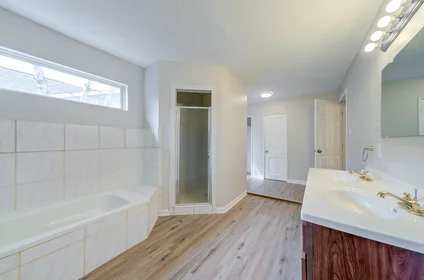 Appartamento intero in residence in Street, TX, Houston, United States, 77033, immagine 8 di 16