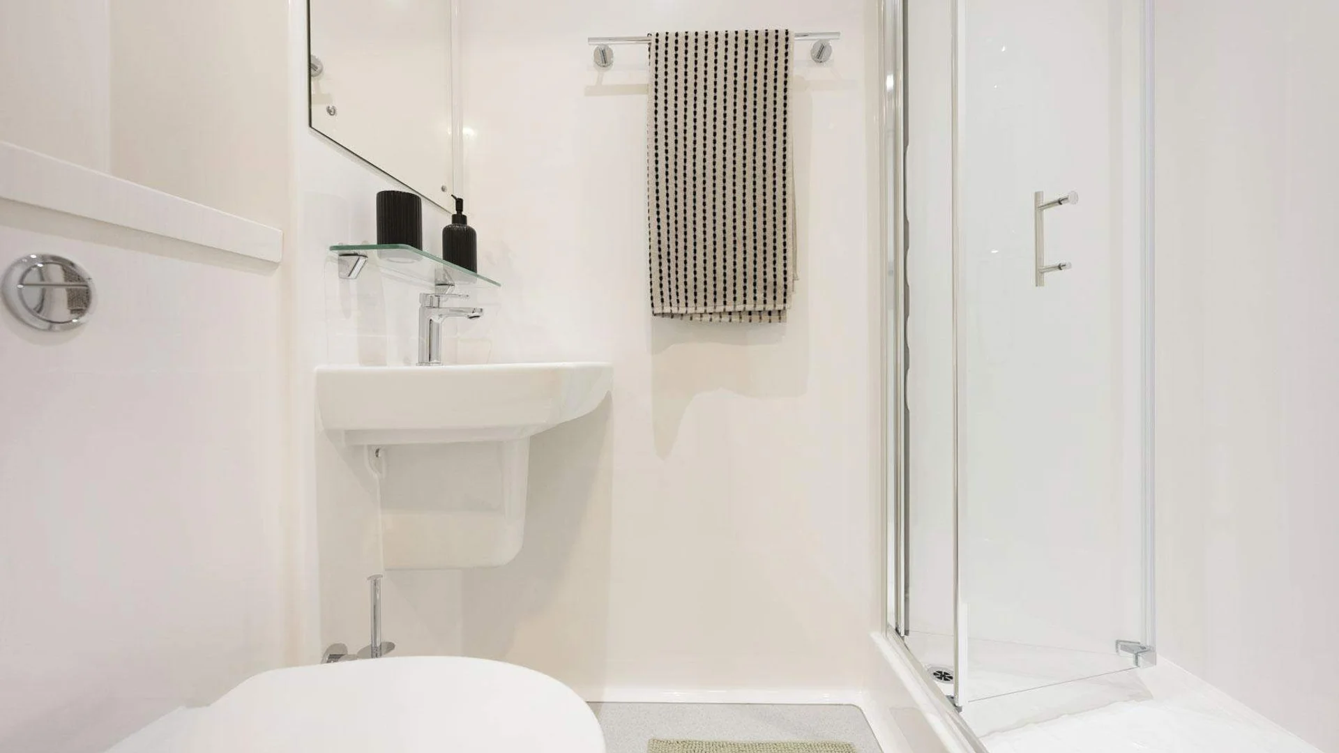 Fully equipped studio flat for students in
