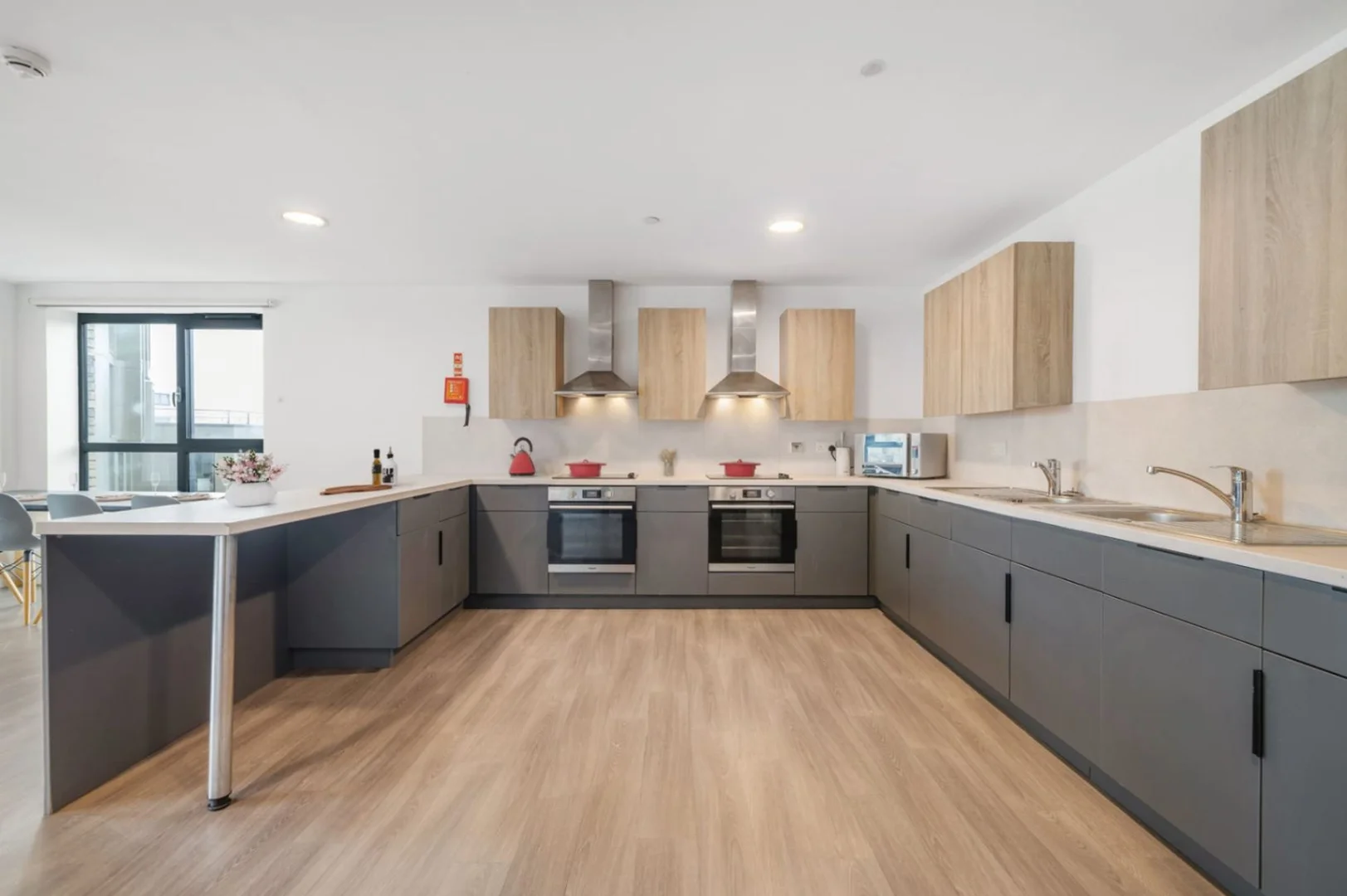 Comfortable and spacious student room in