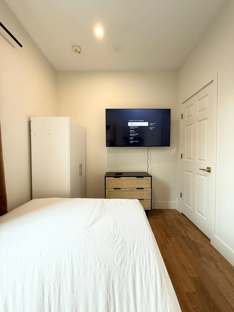 980 Kent Avenue, 4B, Bedford-Stuyvesant, Brooklyn, NY, 11205