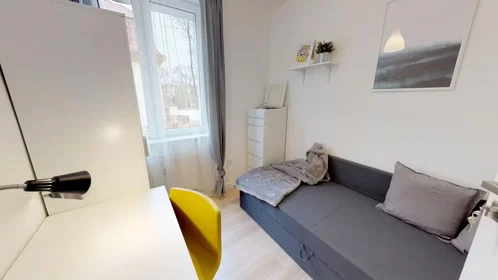 Alquiler de habitación en piso compartido en {area}