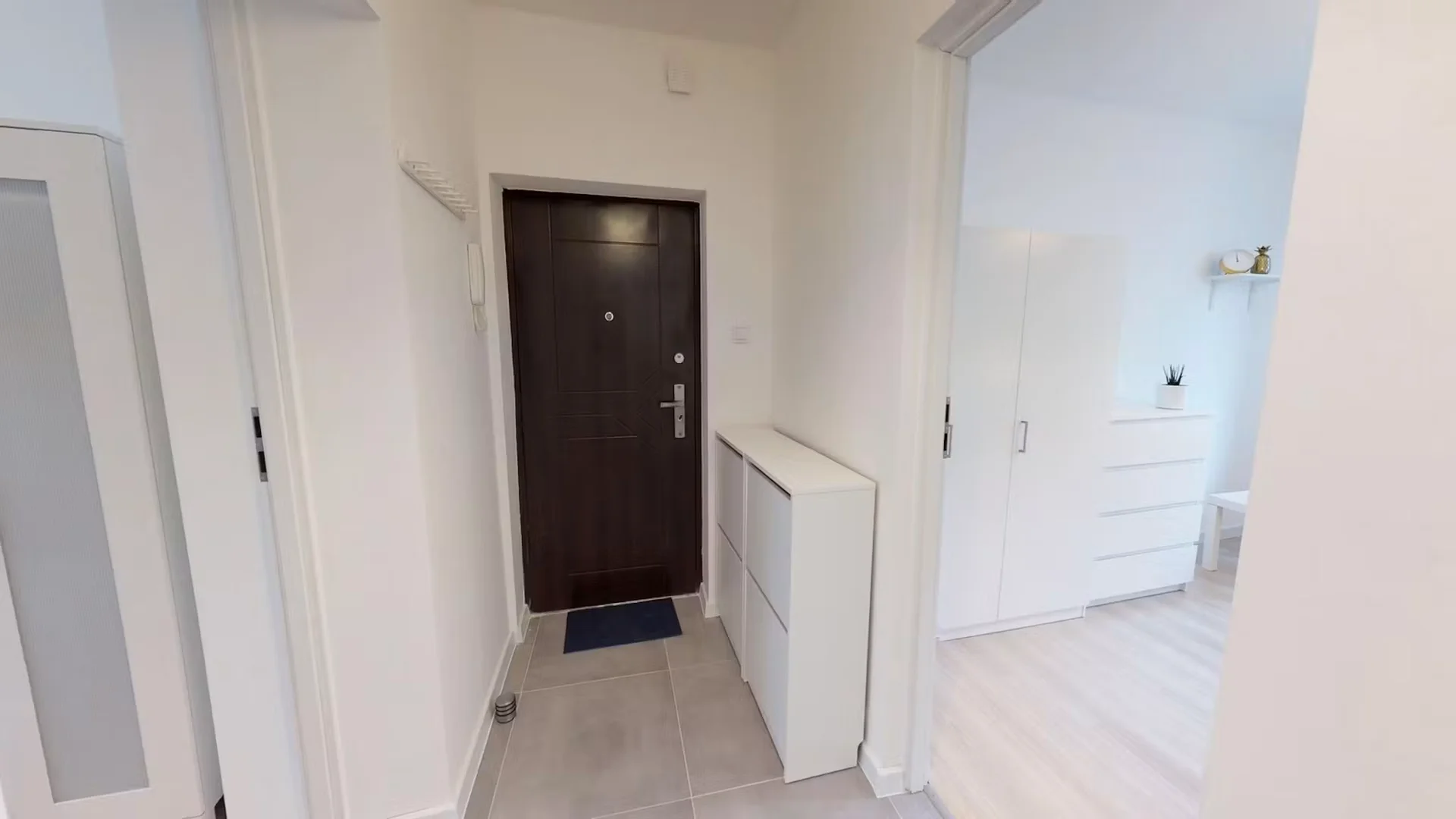 Habitación estudiantil luminosa y aireada con fácil acceso a la universidad en 