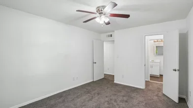 Quarto privado em Cascade Road, imagem 14 de 19