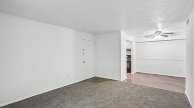 Quarto privado em Cascade Road, imagem 16 de 19