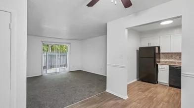 Quarto privado em Cascade Road, imagem 17 de 19