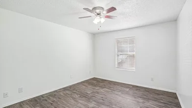 Quarto privado em Cascade Road, imagem 7 de 19
