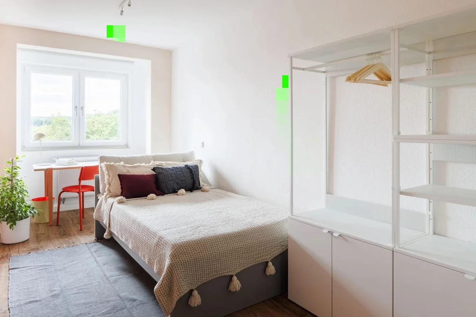 Chambre d'étudiant à  avec espace d'étude et installations communes