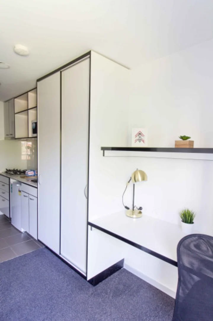 Habitación para estudiantes en  con modernas comodidades