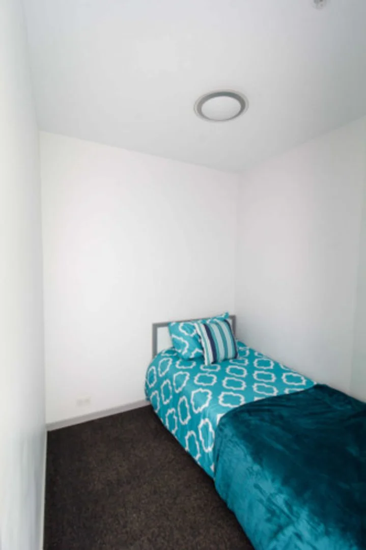 Habitación para estudiantes en  con modernas comodidades