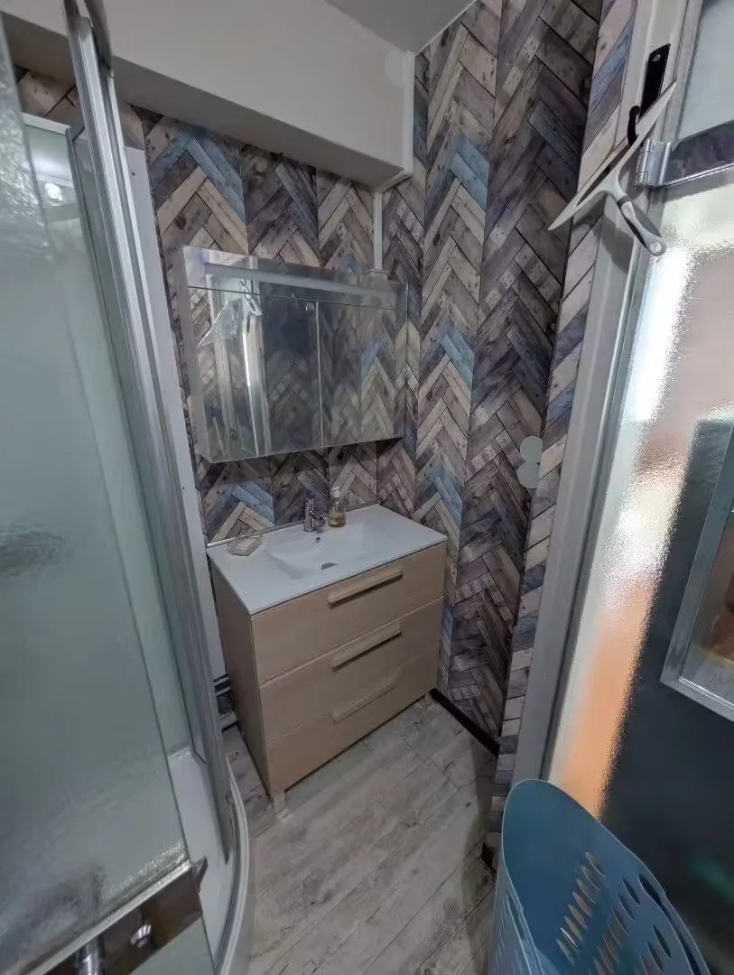 Student-friendly room in  with modern amenities