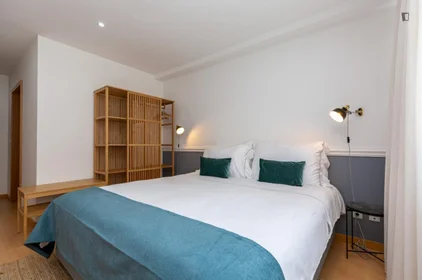 Apartamento inteiro em Rua de Costa Cabral, imagem 1 de 13