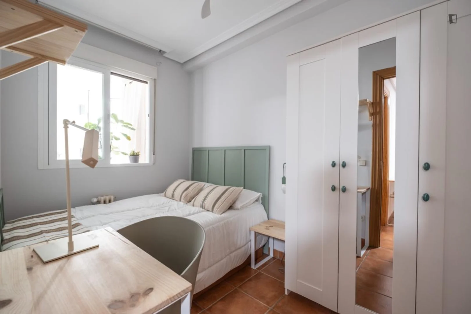 Room for rent in student apartment in , fully furnished