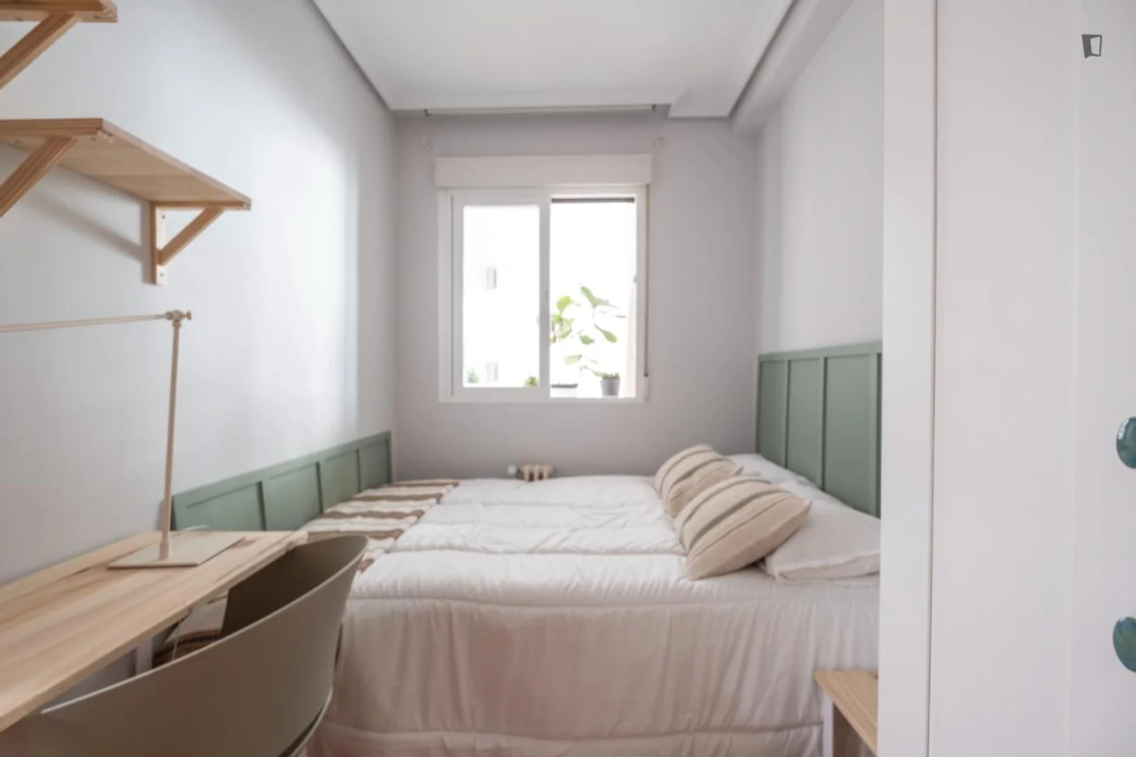 Room for rent in student apartment in , fully furnished
