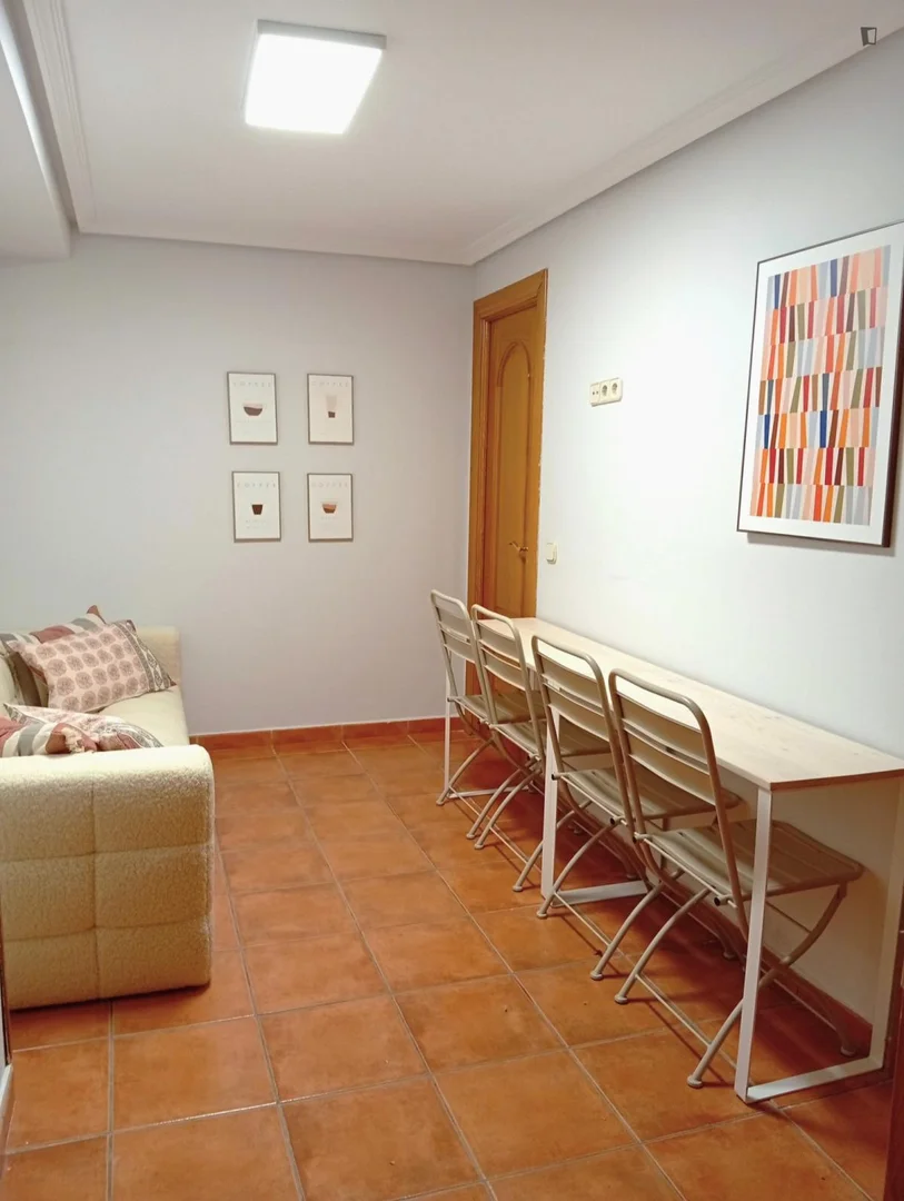 Bright and airy student room with easy university access in