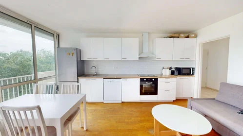 Özel oda konumu 12 Rue des Châteaux Bruloirs, 95000 Cergy, France, 1 10 görüntüsü