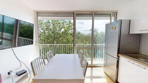 Özel oda konumu 12 Rue des Châteaux Bruloirs, 95000 Cergy, France, 8 18 görüntüsü