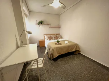 Özel oda konumu C/ de l'Esperança, Pobles de l'Oest, 46035 València, Valencia, Spain, 1 18 görüntüsü