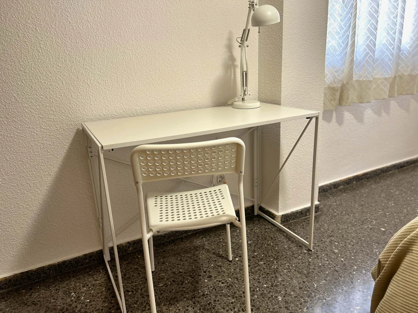 bölgesinde konforlu ve ferah öğrenci odası