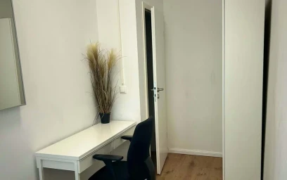 Quarto para alugar num apartamento partilhado em {area}
