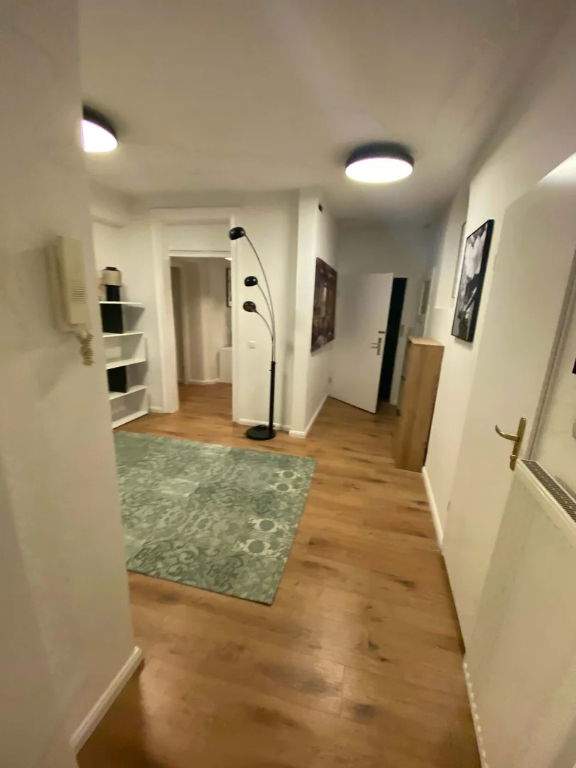 Quarto de estudante económico perto do campus em 