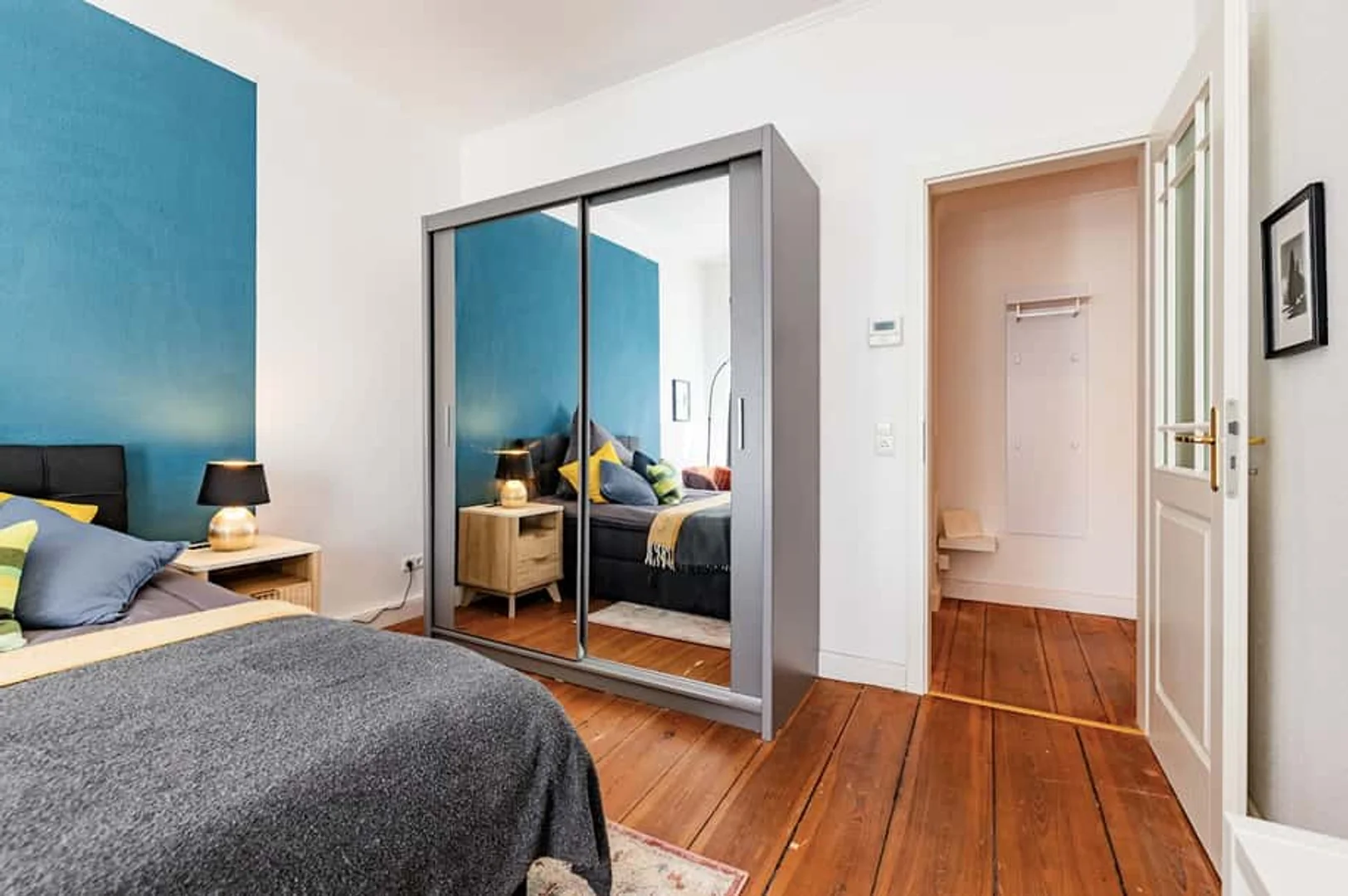 Quarto de estudante em  com área de estudo e instalações partilhadas