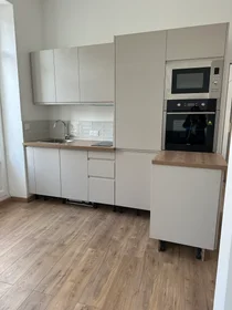 Gesamte Unterkunft in der Rue de Saint- Genès, bild 1 von 8