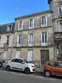 Gesamte Unterkunft in der Rue de Saint- Genès, bild 2 von 8
