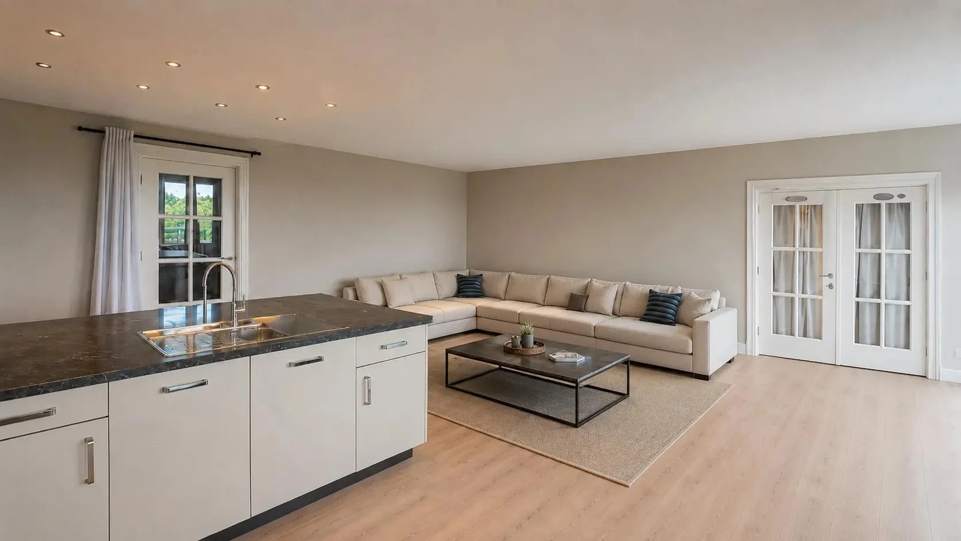 Student-friendly room in  with modern amenities