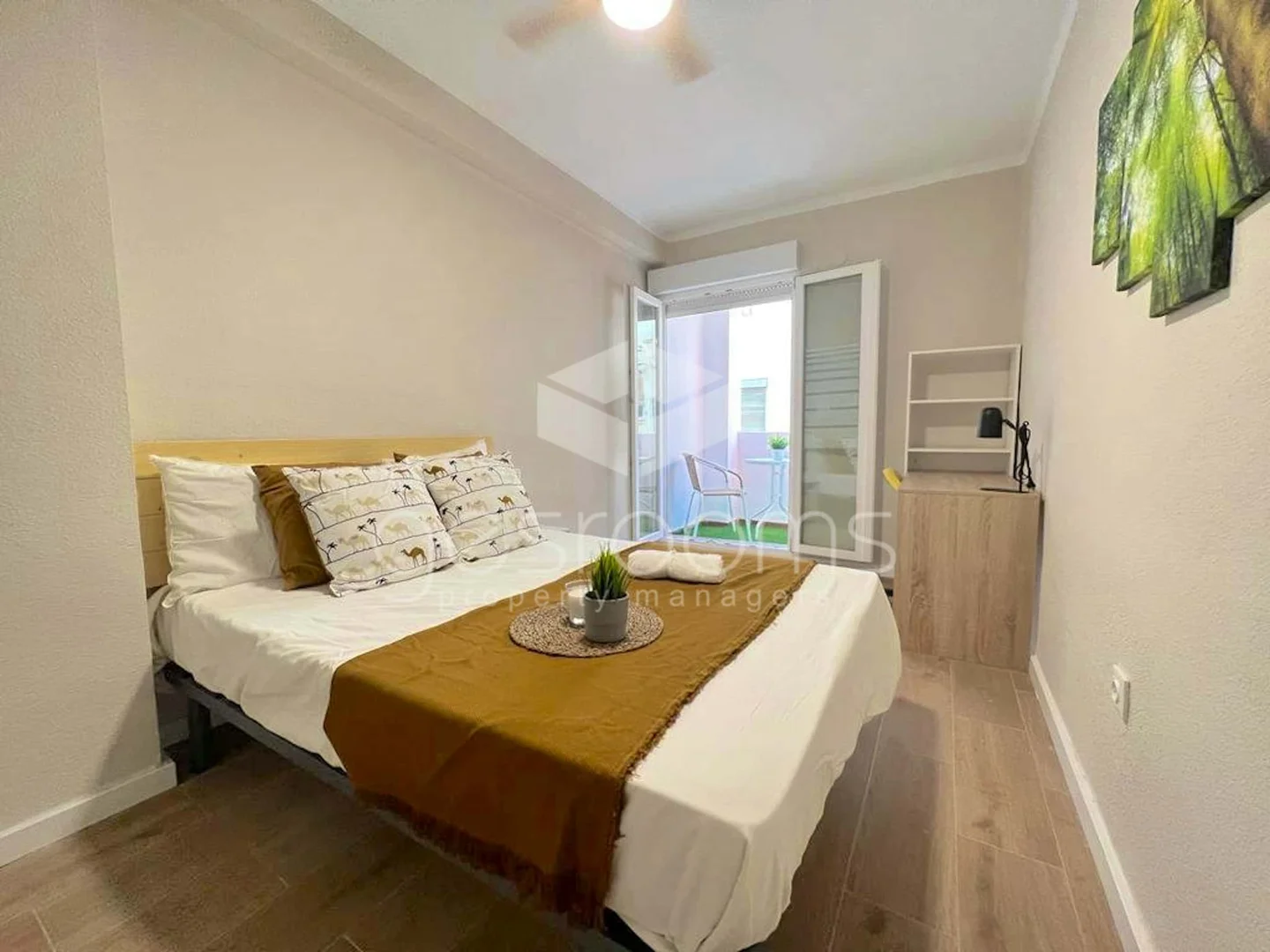 Chambre abordable pour les étudiants avec un bon éclairage dans 