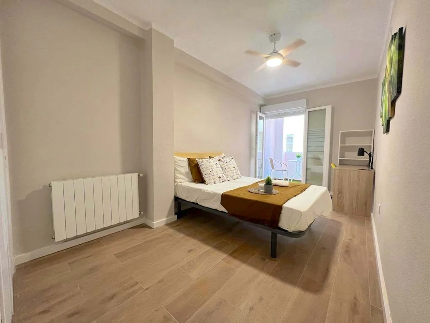Chambre confortable pour étudiants disponible dans 
