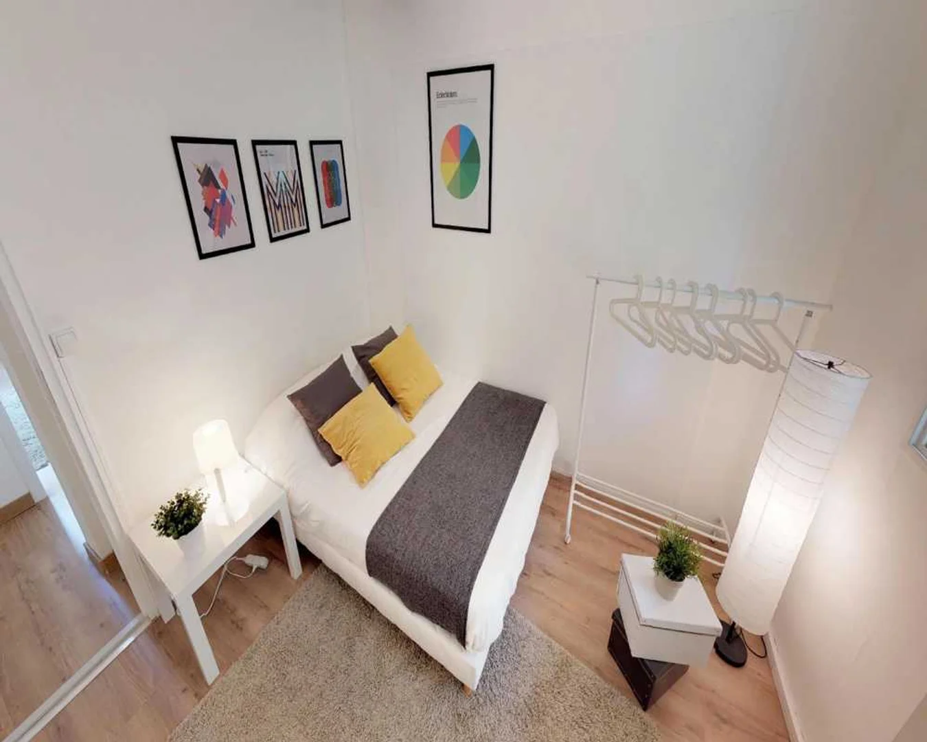 Budget-friendly student room close to campus in 