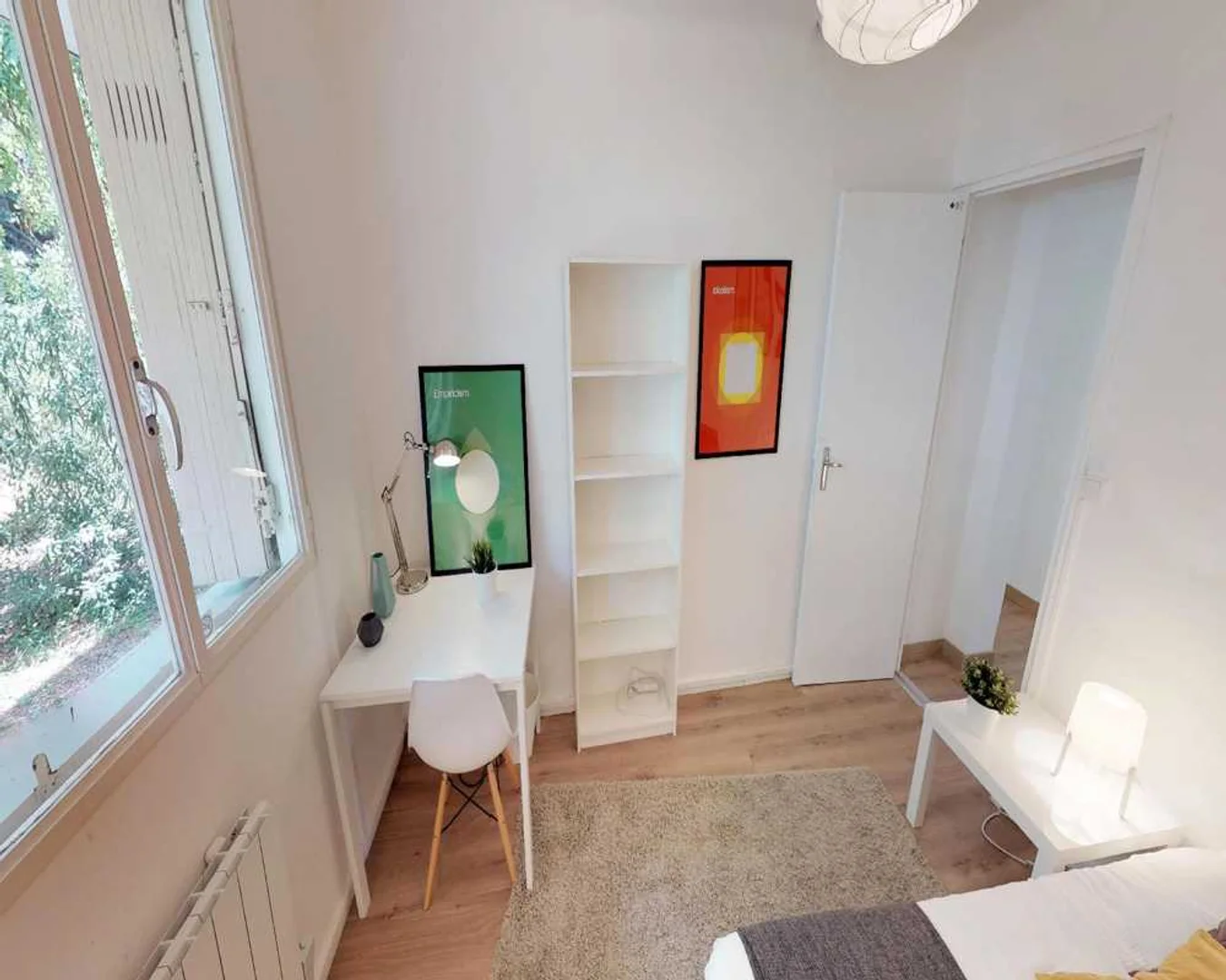 Bright and airy student room with easy university access in 