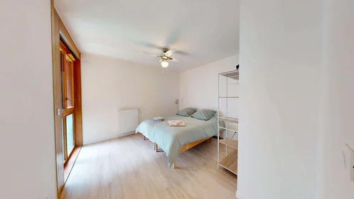 Özel oda konumu 202 Rue Amédée Saint-Germain, 33800 Bordeaux, France, 2 16 görüntüsü