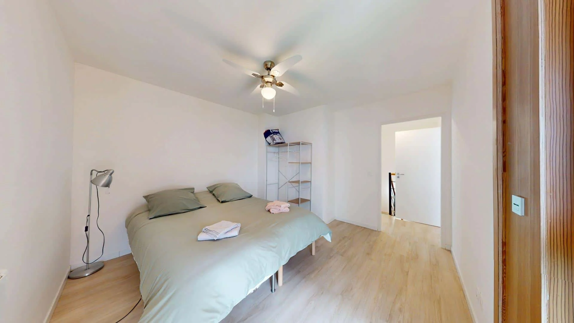'de öğrenci dairesinde, tamamen mobilyalı kiralık oda