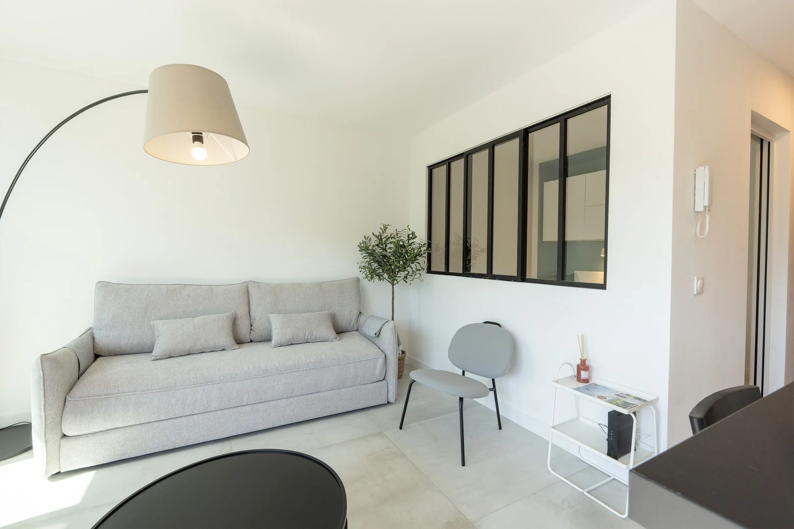 Chambre confortable pour étudiants disponible dans 